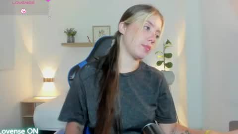 Snapshot of nataly_rodri chatting on 07/14/26, 01:30 Nataly online show from 07/14/26, 01:30