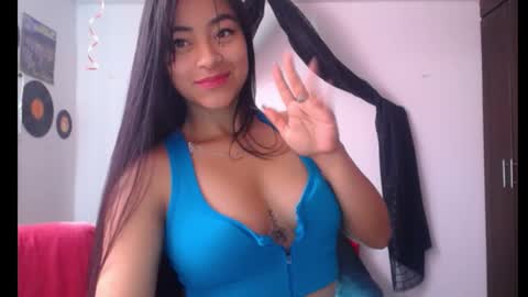 Nataly Escobar online show from 01/18/25, 02:02