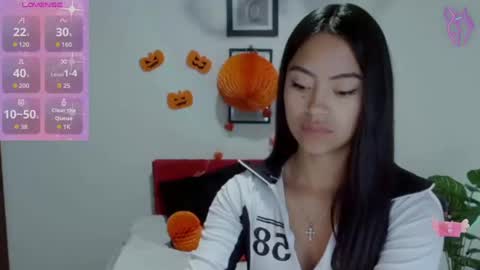 Nataly Escobar online show from 10/15/25, 01:00