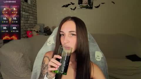 Nataly online show from 10/23/25, 05:44