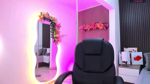 natasha online show from 12/15/25, 12:53