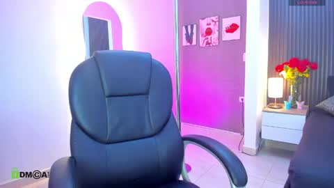 natasha online show from 04/15/26, 12:01