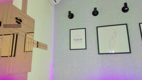 Snapshot of natasha_harpper chatting on 11/11/25, 11:10 Natasha online show from 11/11/25, 11:10