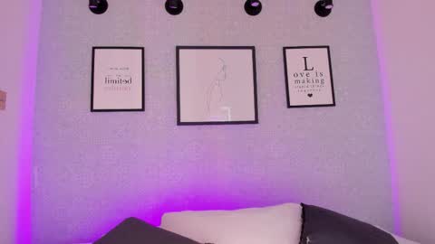 Snapshot of natasha_harpper chatting on 12/17/25, 11:27 Natasha online show from 12/17/25, 11:27