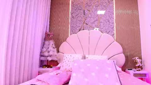 Natasha online show from 11/28/25, 07:16