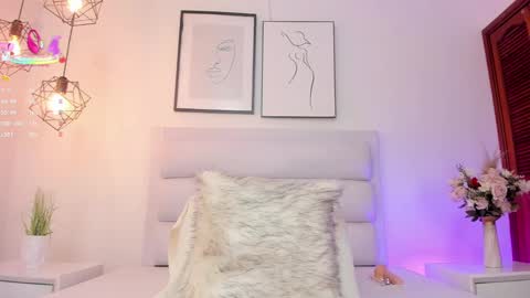 natasha_stone6 online show from 09/18/25, 01:02