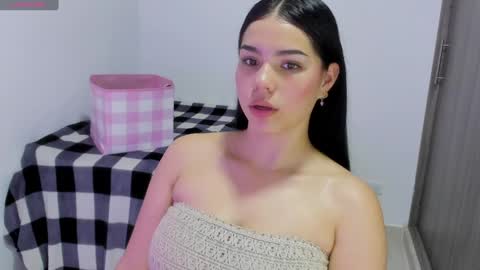 Snapshot of natasha_su chatting on 01/19/25, 12:28 Natalia online show from 01/19/25, 12:28