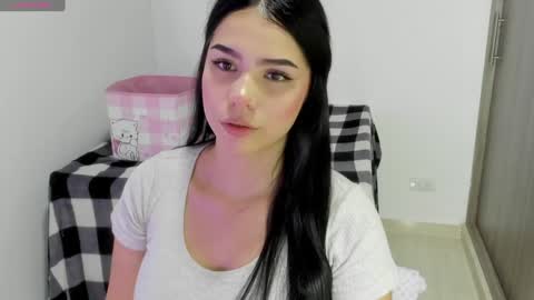 Snapshot of natasha_su chatting on 02/02/25, 01:02 Natalia online show from 02/02/25, 01:02