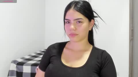 Snapshot of natasha_su chatting on 02/06/25, 01:05 Natalia online show from 02/06/25, 01:05