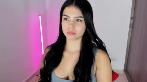 Snapshot of natasha_su chatting on 09/13/25, 03:50 Natalia online show from 09/13/25, 03:50