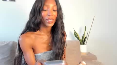 Natassia Dreams online show from 02/19/26, 06:48