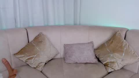 Snapshot of nathaliasmith chatting on 03/08/25, 05:28 Nathalia    online show from 03/08/25, 05:28
