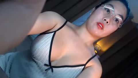 Snapshot of nathalie_hart chatting on 06/01/26, 02:02 Queen Marga online show from 06/01/26, 02:02