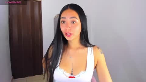 Snapshot of nathalie_rose chatting on 06/11/26, 04:49 Nathalie online show from 06/11/26, 04:49