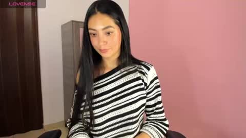 Snapshot of nathalie_rose chatting on 07/09/26, 12:58 Nathalie online show from 07/09/26, 12:58