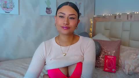 Snapshot of nathalierose_1 chatting on 05/16/26, 09:28 Nathalie Rose online show from 05/16/26, 09:28