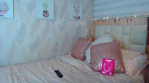 Snapshot of nathalierose_1 chatting on 05/23/26, 09:24 Nathalie Rose online show from 05/23/26, 09:24