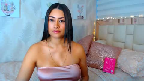 Snapshot of nathalierose_1 chatting on 06/07/26, 10:52 Nathalie Rose online show from 06/07/26, 10:52