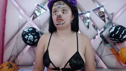 nathaly low online show from 10/31/25, 04:13