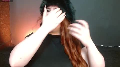Snapshot of nathaly_rose1126 chatting on 09/15/25, 01:22   online show from 09/15/25, 01:22
