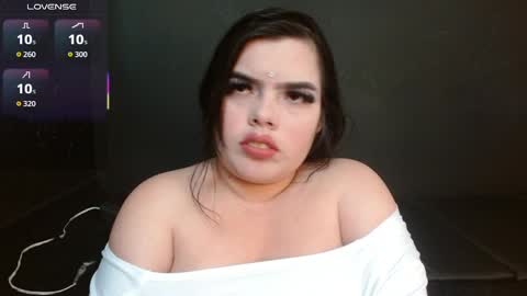 Snapshot of nathaly_rose1126 chatting on 09/23/25, 01:47   online show from 09/23/25, 01:47