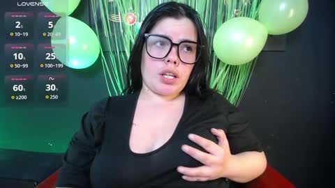 Snapshot of nathaly_rose1126 chatting on 09/27/25, 01:38   online show from 09/27/25, 01:38