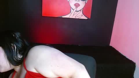 Snapshot of nathaly_rose1126 chatting on 10/22/25, 02:06   online show from 10/22/25, 02:06