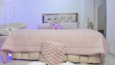 Snapshot of nathaly_star04 chatting on 01/08/25, 07:45 online show from 01/08/25, 07:45