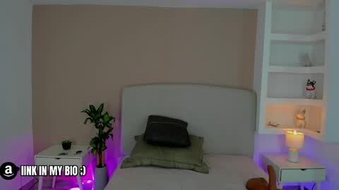Snapshot of nathalyn05 chatting on 06/06/26, 10:42 NATHALY online show from 06/06/26, 10:42