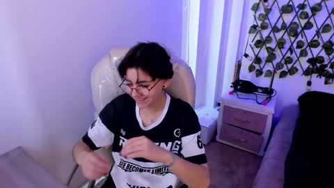 nathalyy_ds online show from 10/02/25, 08:05