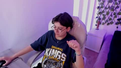 nathalyy_ds online show from 10/25/25, 08:25