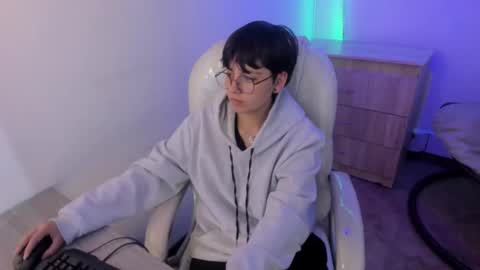 nathalyy_ds online show from 11/28/25, 01:03