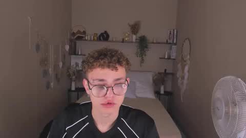 Snapshot of nathan_curl chatting on 09/30/25, 10:09 Nathan online show from 09/30/25, 10:09