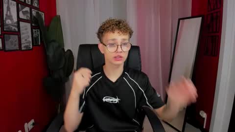 Snapshot of nathan_curl chatting on 10/15/25, 10:26 Nathan online show from 10/15/25, 10:26