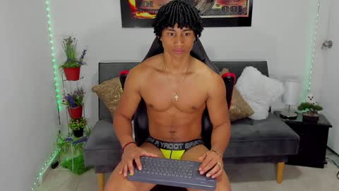 Snapshot of nathan_sexy247 chatting on 01/25/25, 04:02 Nathan online show from 01/25/25, 04:02