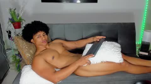 Snapshot of nathan_sexy247 chatting on 10/09/25, 03:21 Nathan online show from 10/09/25, 03:21