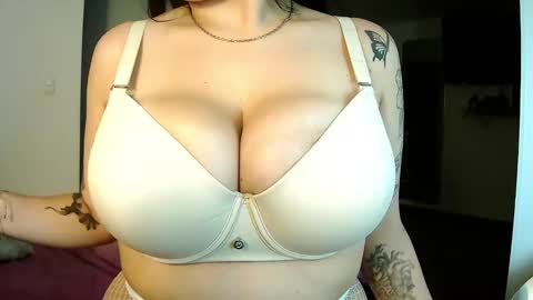Snapshot of nathy_jones chatting on 02/16/25, 11:37 Nathaly Jones online show from 02/16/25, 11:37