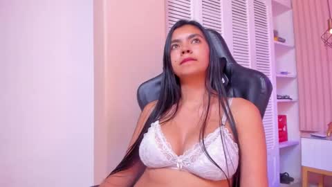 Snapshot of nathyy_garcia chatting on 01/18/25, 01:18 Nathyy online show from 01/18/25, 01:18