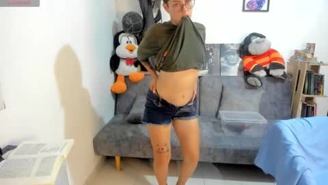 Snapshot of natt_op chatting on 10/23/25, 12:21 natt_op online show from 10/23/25, 12:21