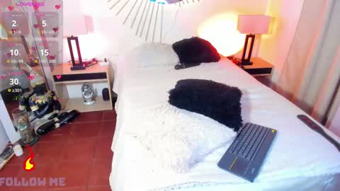 andrea Instagram..natta smithh online show from 02/12/25, 06:08