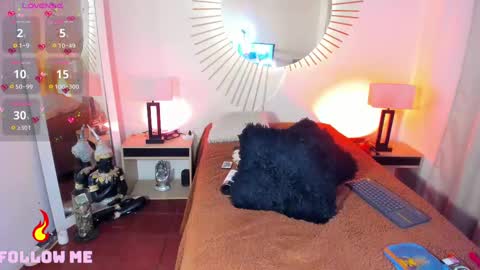 andrea Instagram..natta smithh online show from 02/18/25, 05:31