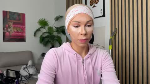 NATTY FIERROS online show from 10/26/25, 07:31