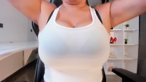 Snapshot of natural_bigboobs chatting on 07/18/26, 11:41 Jazmin Bigboobs online show from 07/18/26, 11:41