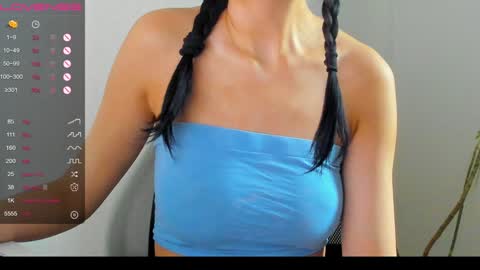 Snapshot of natural_form chatting on 01/05/25, 10:10 peach online show from 01/05/25, 10:10