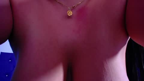 Snapshot of naturalboobs1 chatting on 12/15/24, 06:29 Annie online show from 12/15/24, 06:29
