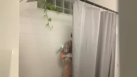 nature_boiii online show from 11/04/25, 05:17