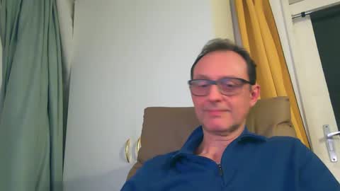 Snapshot of naturista25 chatting on 11/10/25, 07:35 naturista25 online show from 11/10/25, 07:35