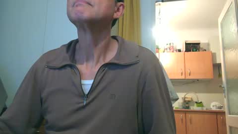 Snapshot of naturista25 chatting on 11/24/25, 03:23 naturista25 online show from 11/24/25, 03:23