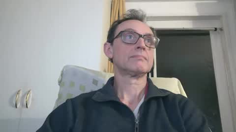 Snapshot of naturista25 chatting on 12/17/25, 09:32 naturista25 online show from 12/17/25, 09:32