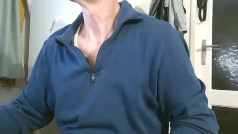 Snapshot of naturista25 chatting on 12/20/25, 02:24 naturista25 online show from 12/20/25, 02:24